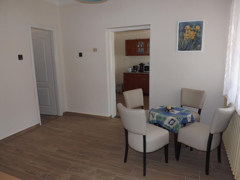 Fagyoengy Apartment Sarvar Phòng bức ảnh