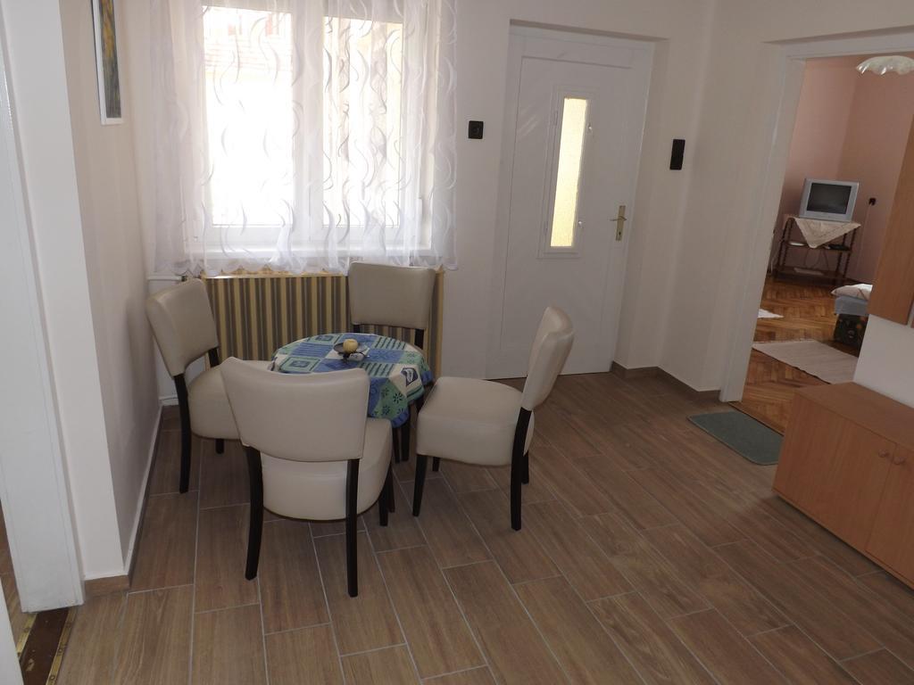 Fagyoengy Apartment Sarvar Phòng bức ảnh