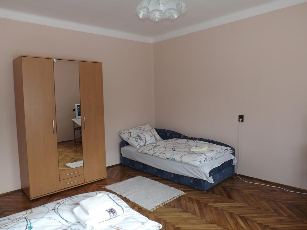 Fagyoengy Apartment Sarvar Phòng bức ảnh
