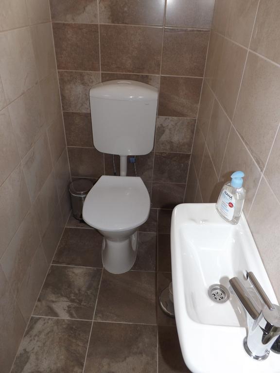 Fagyoengy Apartment Sarvar Phòng bức ảnh