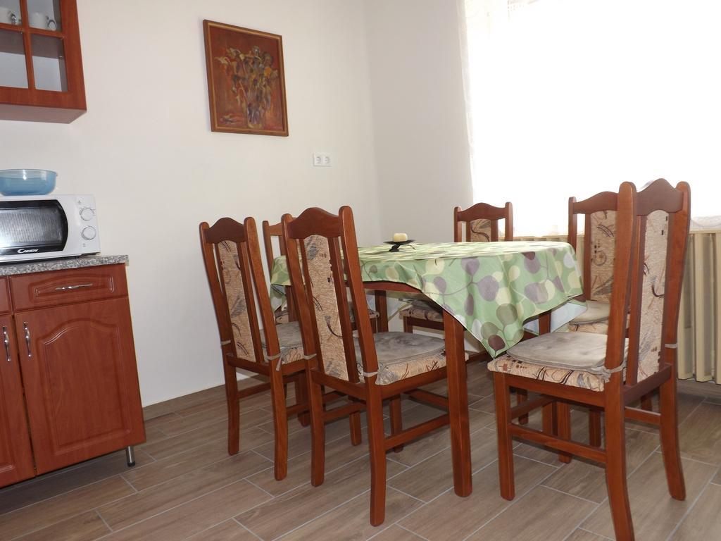 Fagyoengy Apartment Sarvar Phòng bức ảnh
